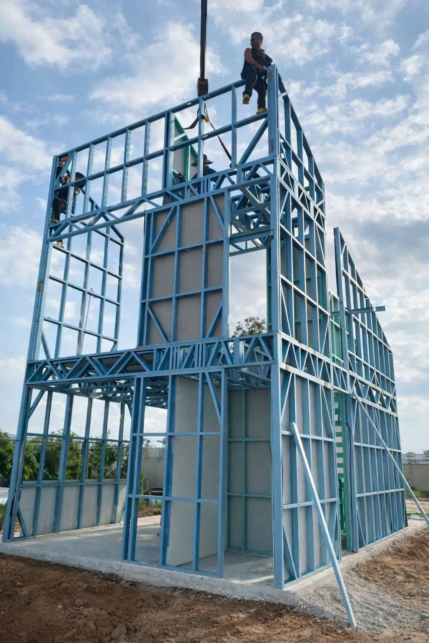 Khung thép G550 trong xây dựng nhà lắp ghép 2 tầng